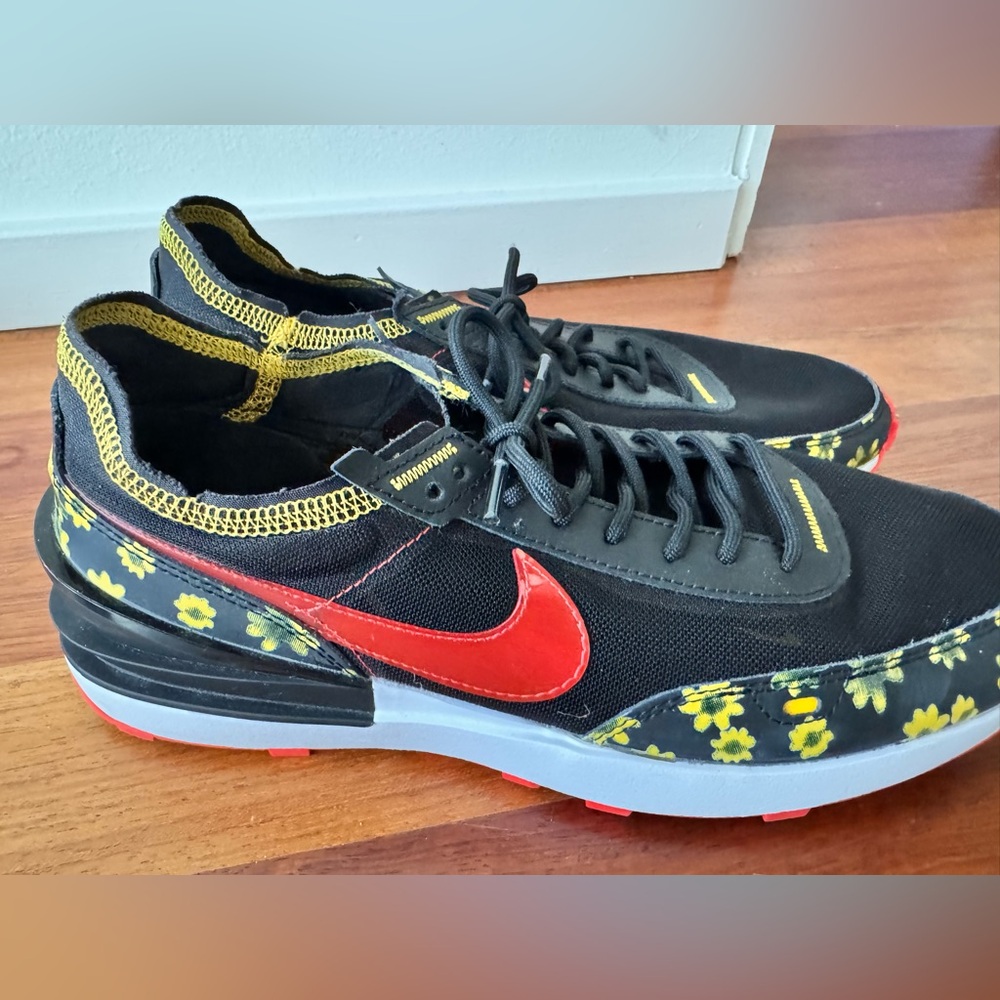 Nike Waffle with flower print - size 8